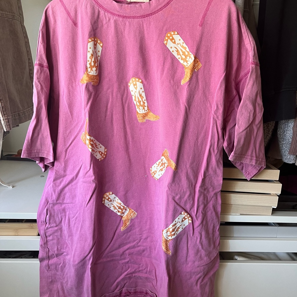 Peach Love California Pink Tee with Boot Design